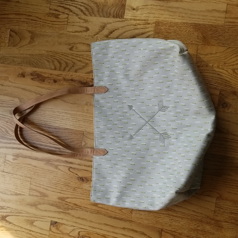 Thirty-One Tote Casual Colorful Faux Leather Modern Contemporary Classic